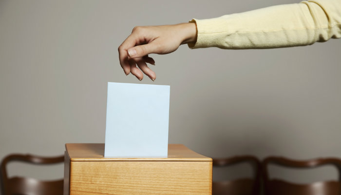 Opiniões dos partidos divididas com a dificuldade de criação de listas devido à lei da paridade