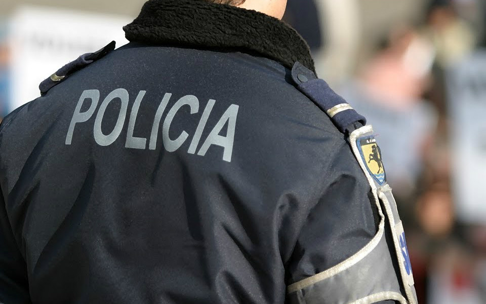 Acção policial para detenção de suspeitos de tráfico de droga em Mirandela a decorrer neste momento