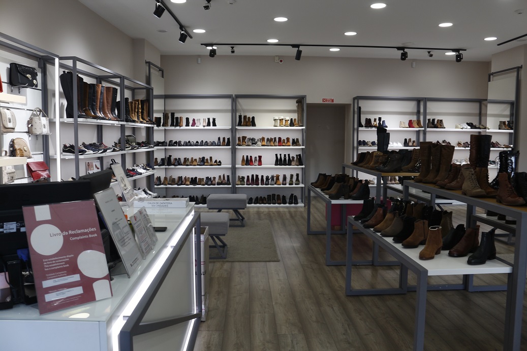 Lojas e serviços que já podem reabrir esta segunda-feira satisfeitos por voltar ao trabalho