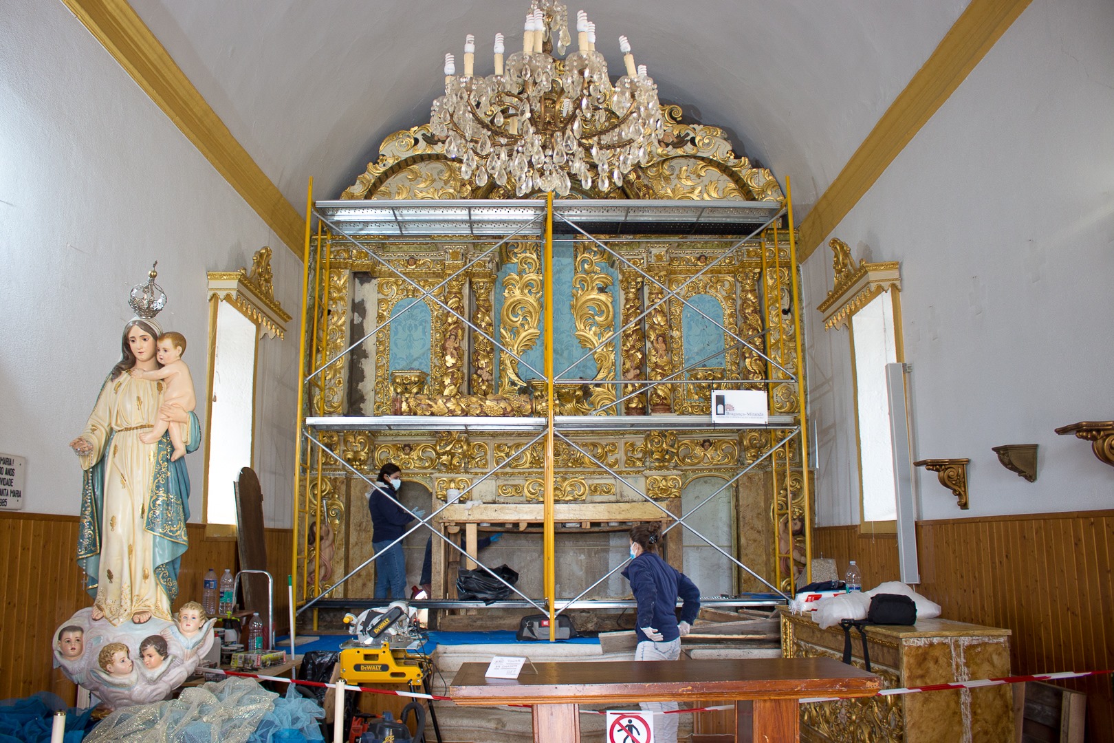 Retábulo da Capela do Santuário de Nossa Senhora do Amparo em obras de conservação e restauro