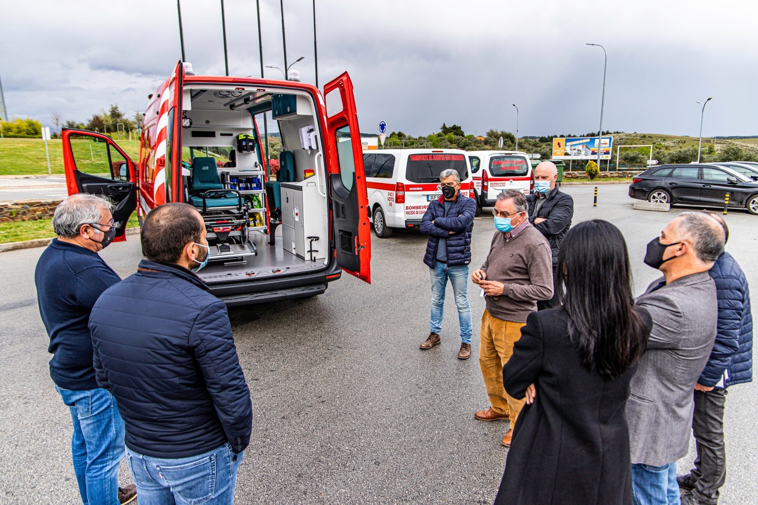Bombeiros de Macedo recebem nova ambulância com Desfibrilhador Automático Externo