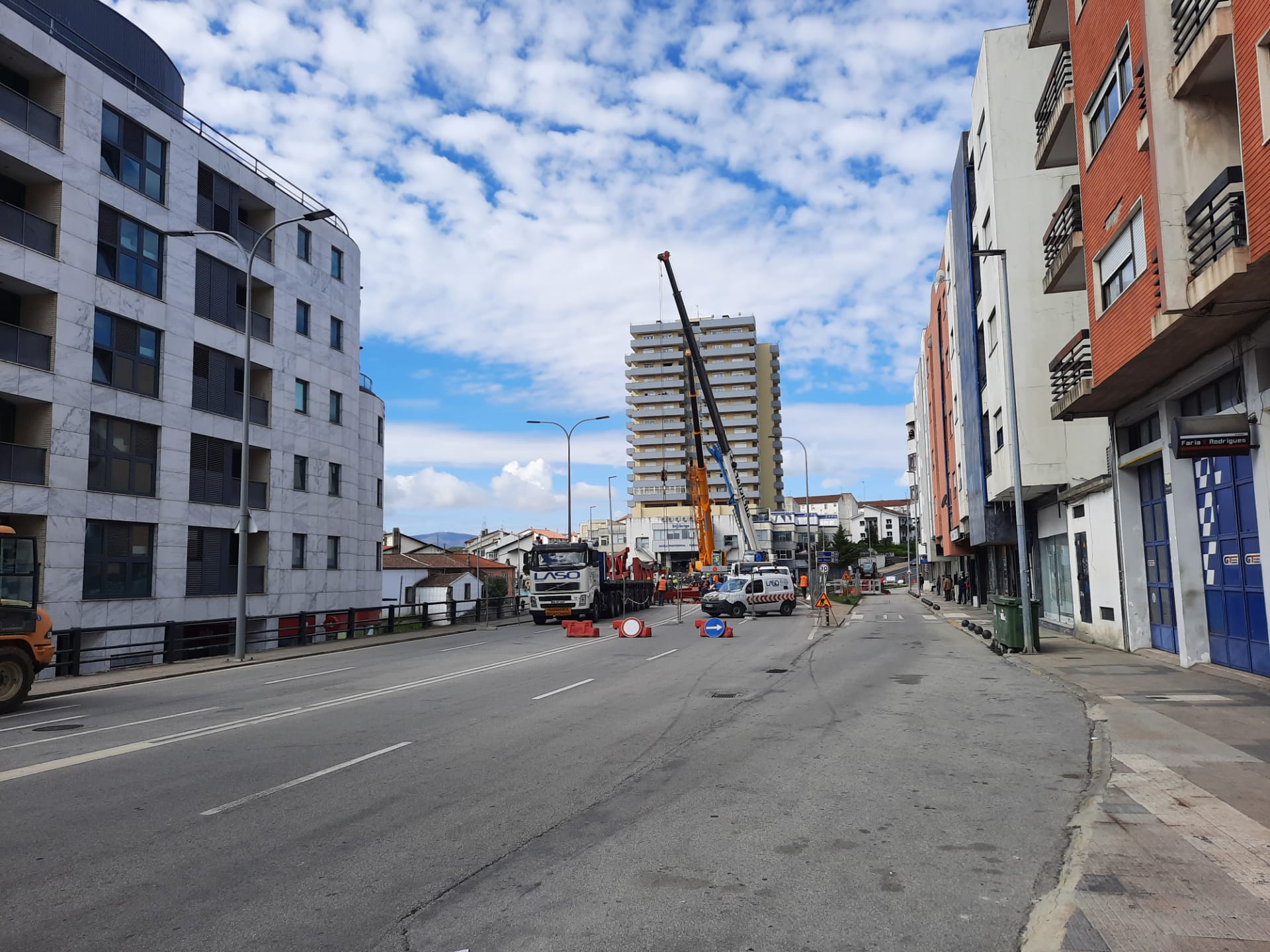 Trânsito condicionado na Avenida Sá Carneiro