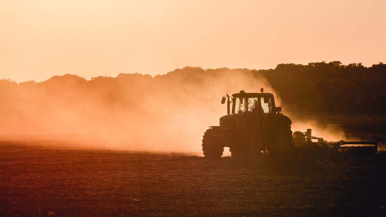 Agricultores com tractores antigos podem receber novo do Ministério da Agricultura