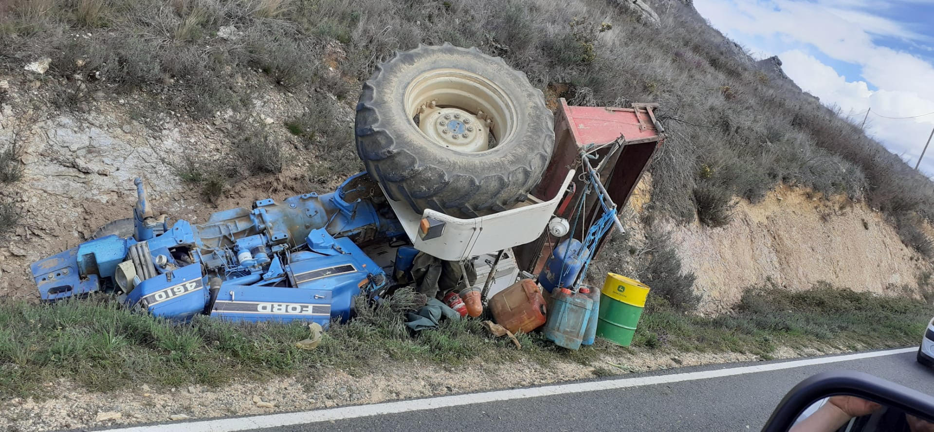 Homem ferido em acidente de tractor na estrada de Pinela