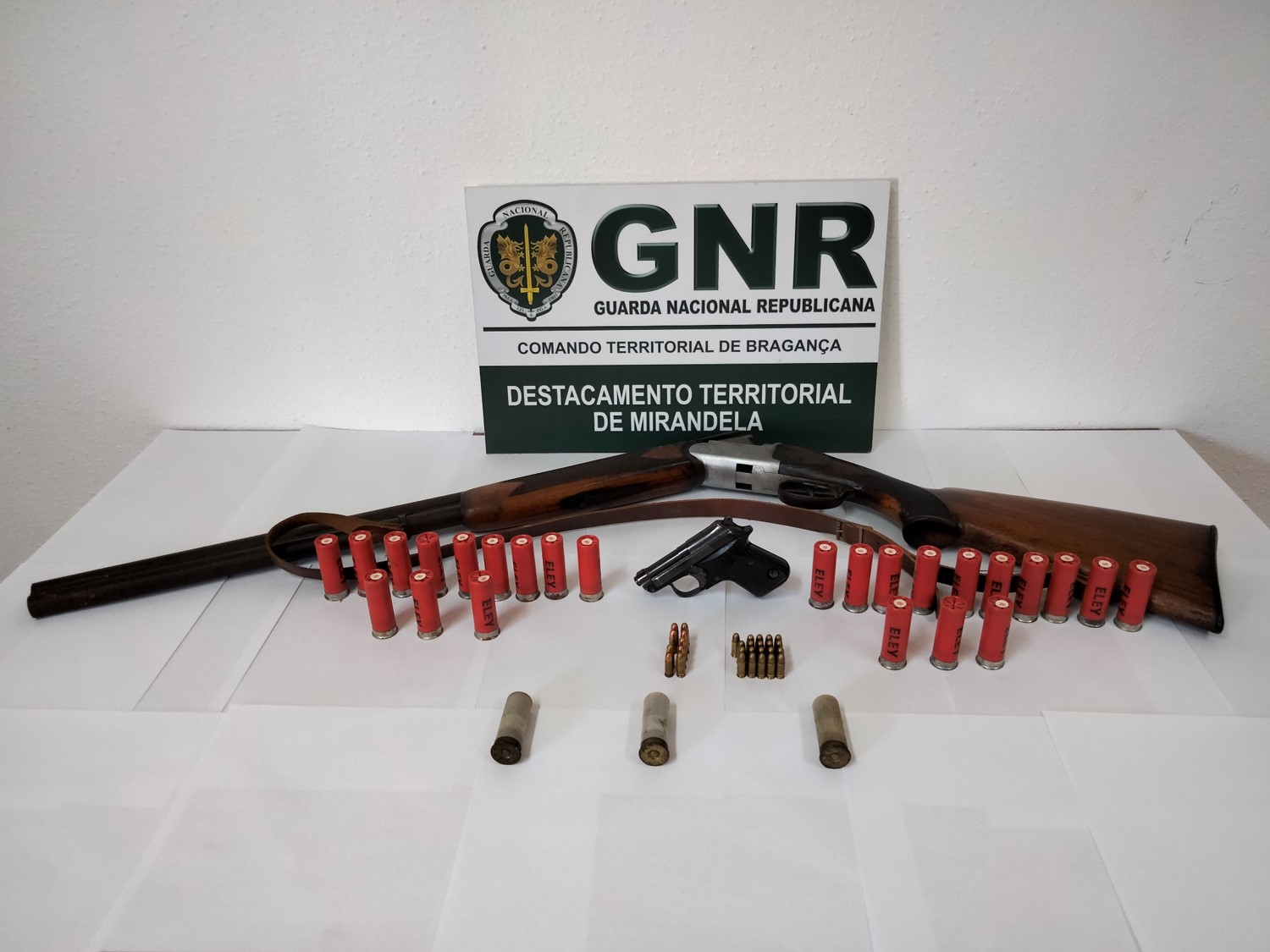 Duas armas de fogo apreendidas na aldeia de São Pedro Velho no concelho de Mirandela