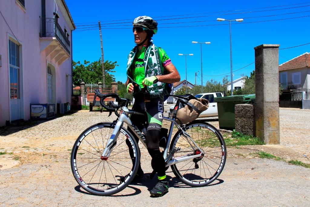 Ciclismo: Brigantino cumpre promessa e pedala de Lisboa a Bragança após Sporting ser campeão