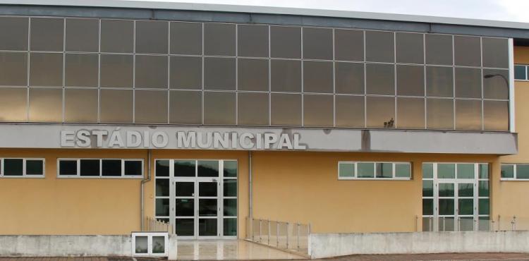 Macedo de Cavaleiros: Colocação do relvado sintético deve avançar em Agosto