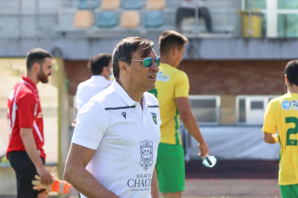 Futebol: Carlos Silvestre disponível para assumir um projecto como treinador principal