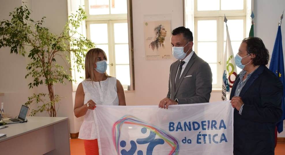 Futebol: Escola Crescer recebeu Bandeira da Ética