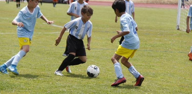 Futebol: Escola Crescer reconhecida como Entidade Formadora Certificada 3 estrelas