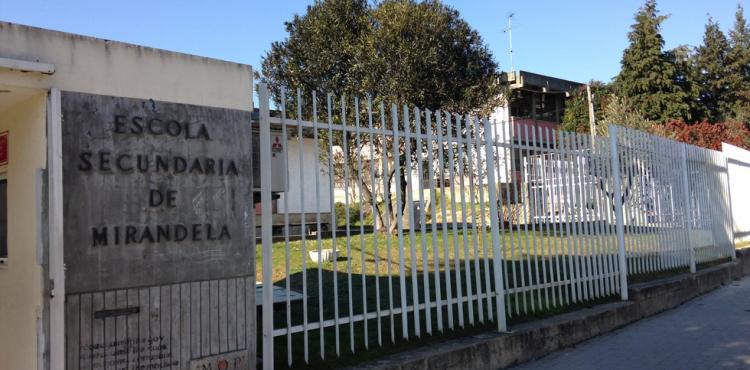 Jovem de 15 anos levou arma airsoft para escola em Mirandela