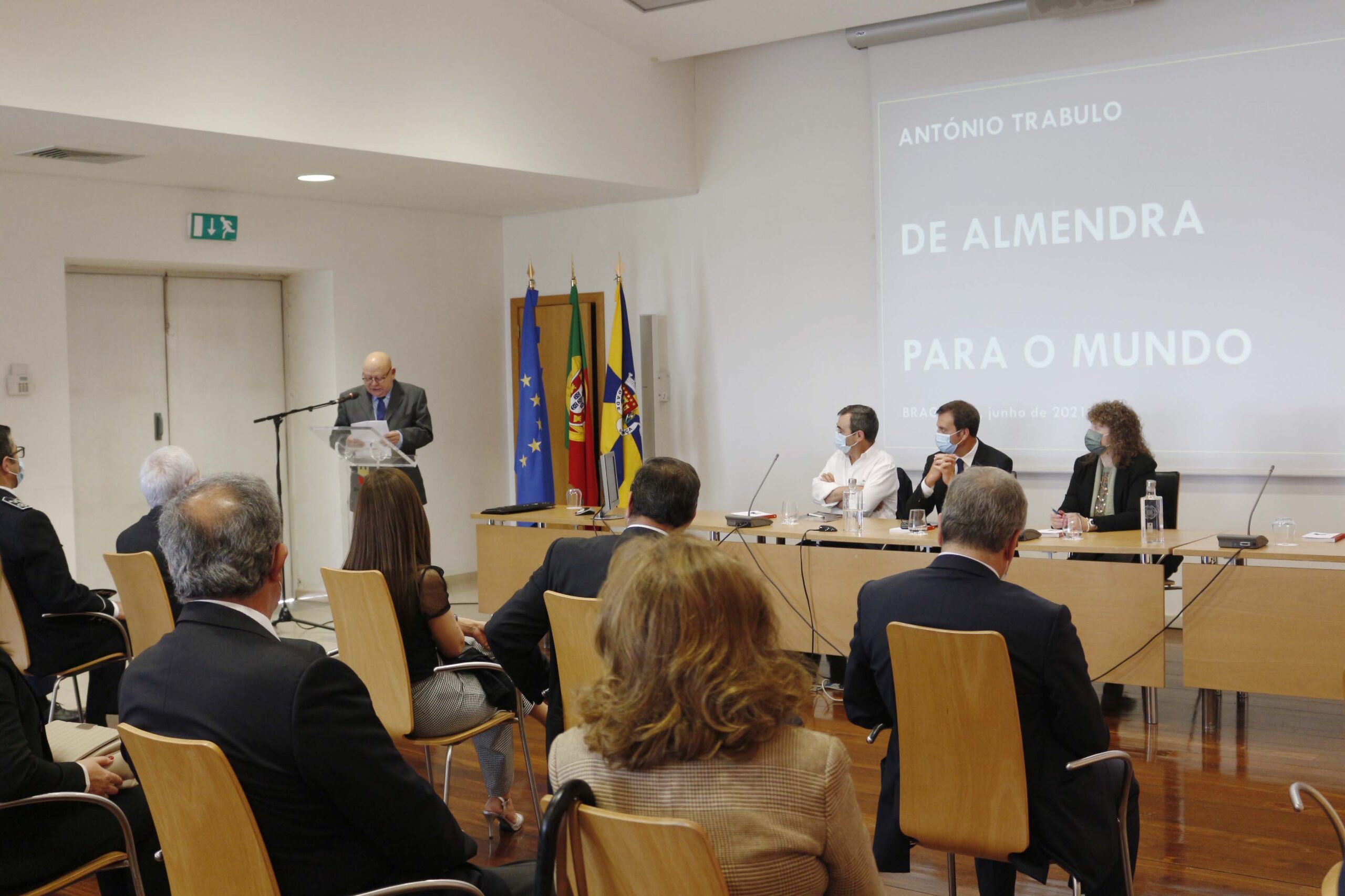 Livro vencedor do I prémio literário Adriano Moreira apresentado em Bragança