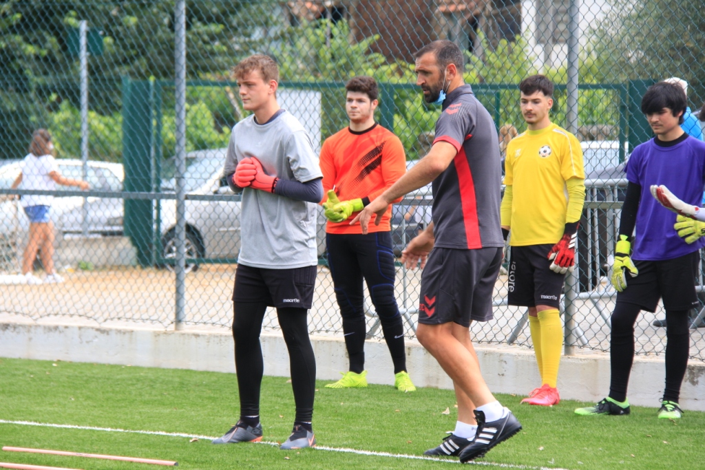 Futebol: Eduardo Carvalho orientou treino de captação de guarda-redes em Vale do Conde