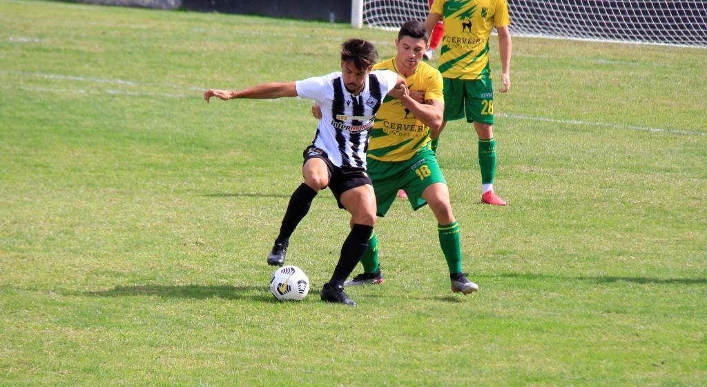 Futebol: Gianluca renova com o S.C. Mirandela