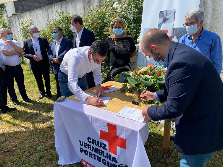 Centro Social de Izeda e Cruz Vermelha assinam protocolo para dar trabalho a refugiados
