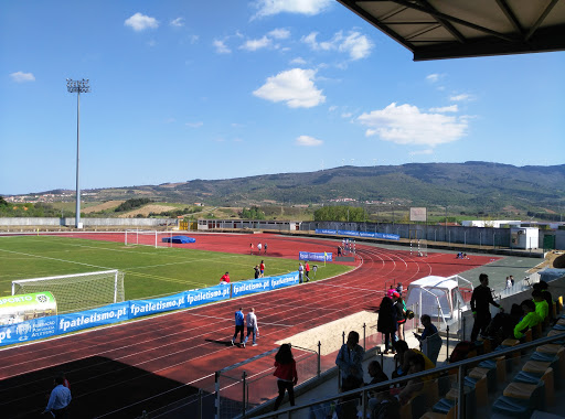 Futebol: Instalação do sintético vai obrigar o Macedo a uma gestão apertada dos treinos