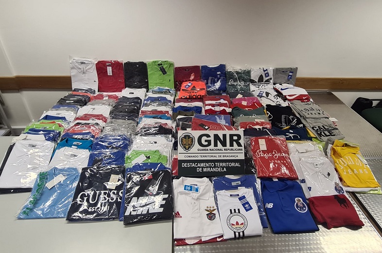 265 peças de roupa contrafeita apreendidas pela GNR em Vila Flor