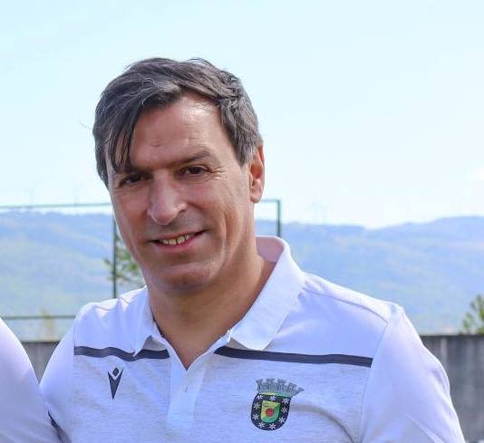 Futebol: Carlos Silvestre é treinador do Vila Flor SC para a época 2021/2022