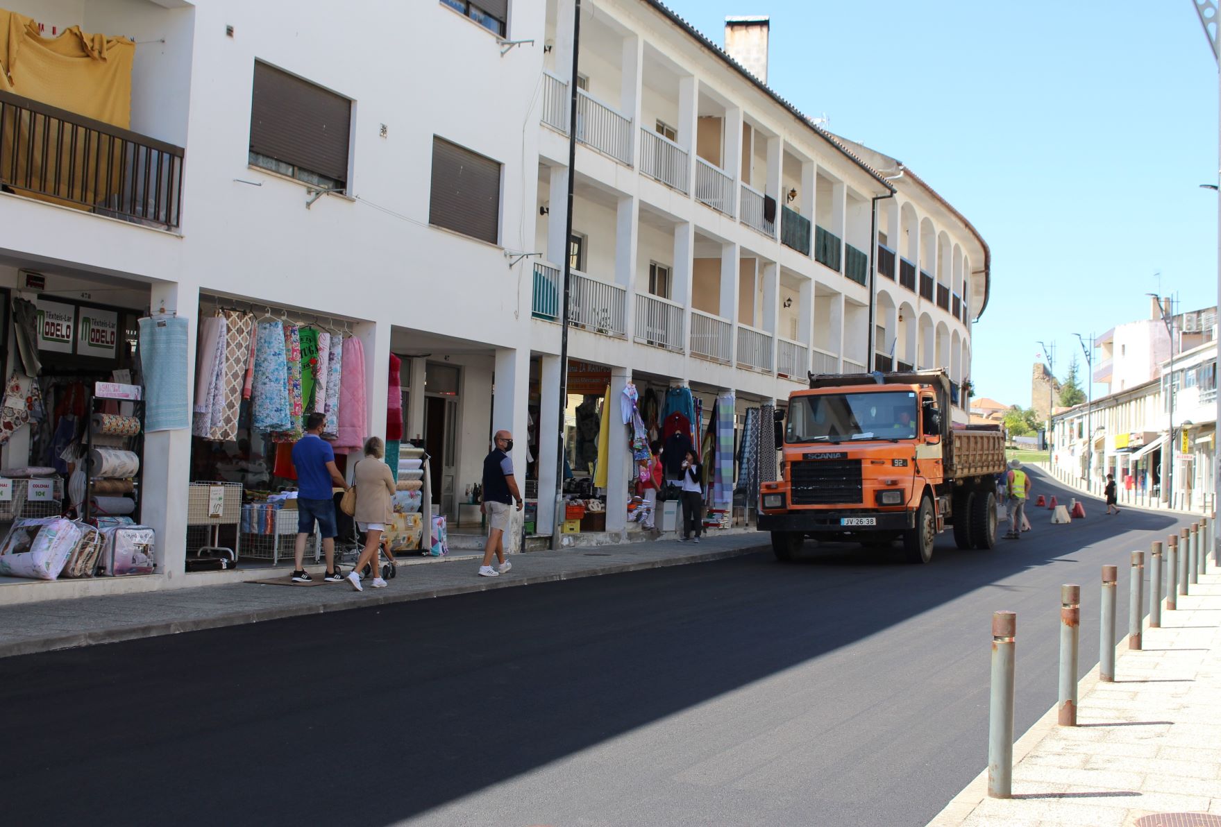 Obras na rua do mercado (Miranda do Douro) prejudicam comerciantes