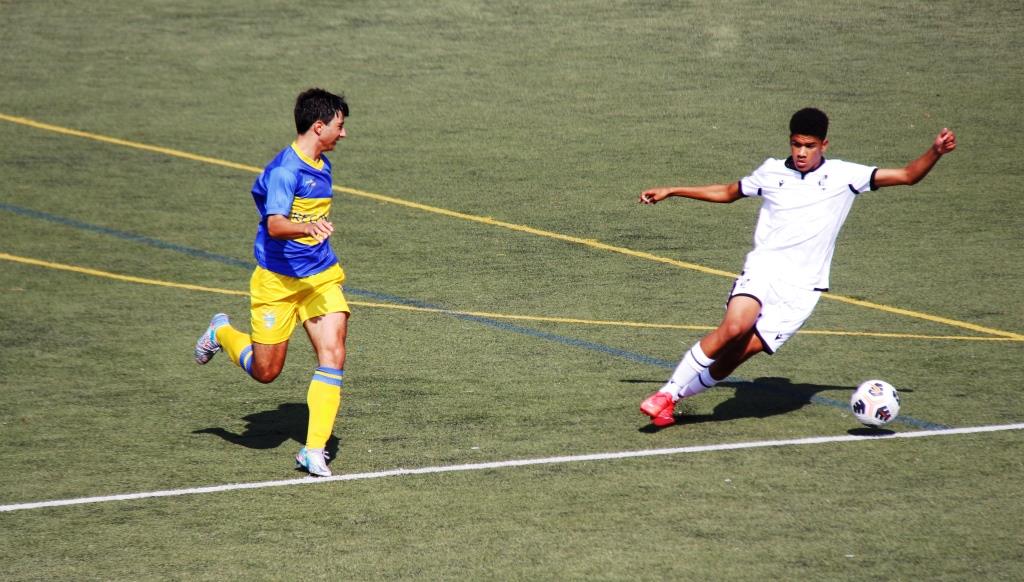 Futebol: Juvenis do GDB sofrem goleada caseira