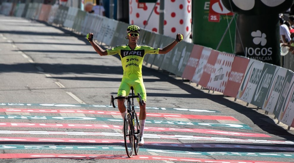 Ciclismo: Rafael Reis vence na chegada a Bragança e é o novo camisola amarela da Volta a Portugal
