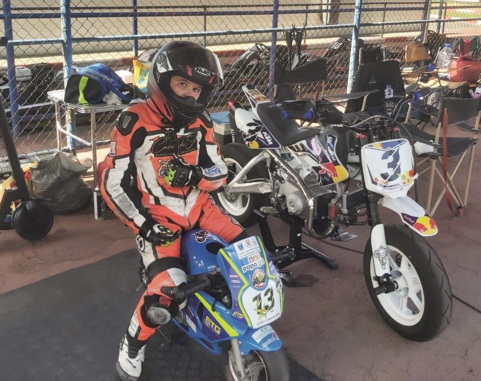 João Cancelinha mantém-se no pódio da geral em Minimotos