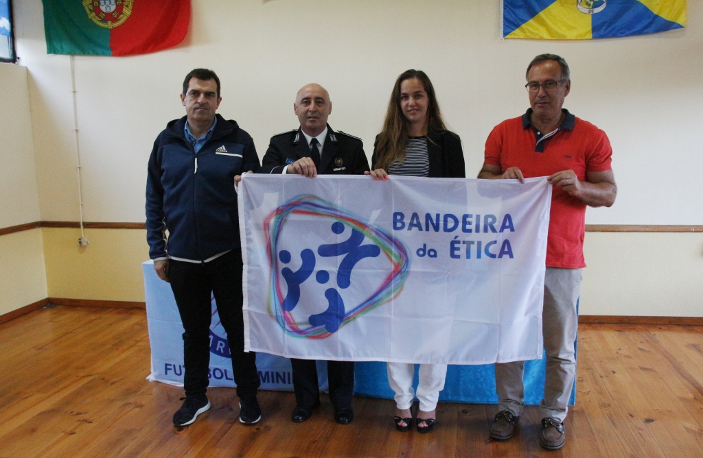 Futebol: AD Paredes recebeu Bandeira da Ética