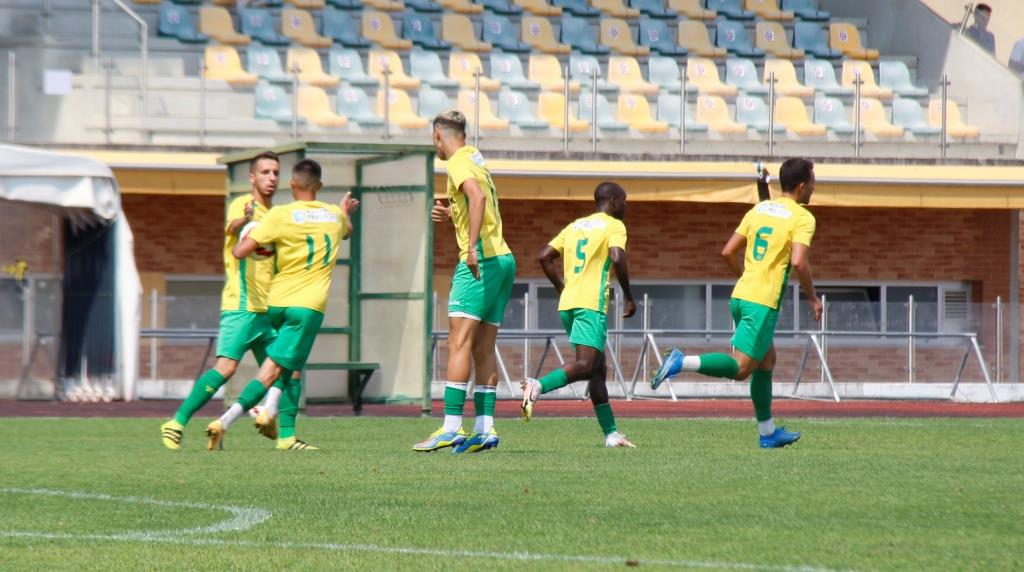 Futebol: Disciplina, lances de bola parada e ataque pouco eficaz para resolver no Macedo