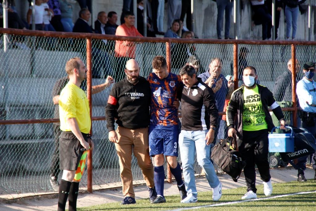 Futebol: Jogador do F.C. Vinhais estável após perda de sentidos