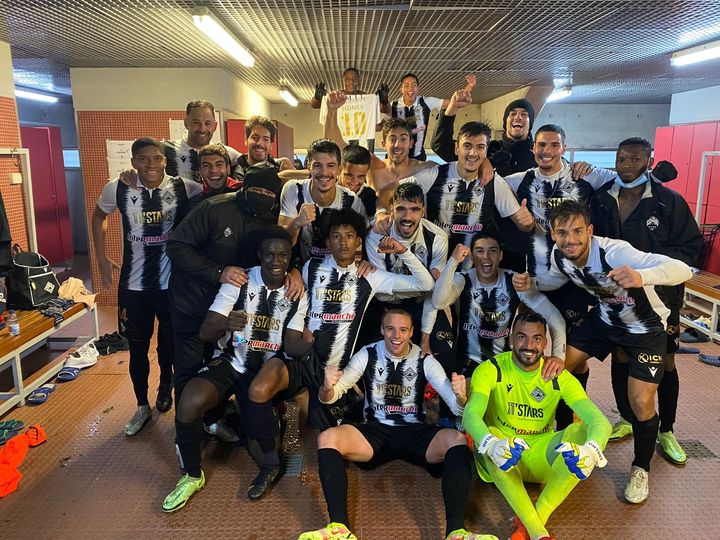 Futebol: Mirandela vence e assume liderança do campeonato