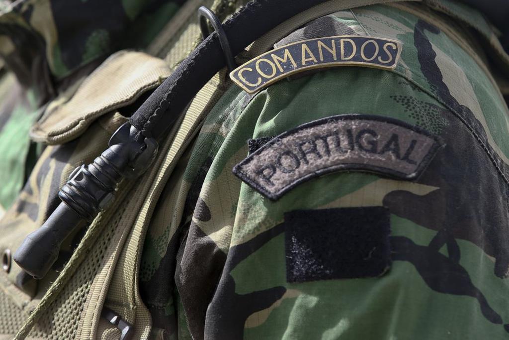 Buscas nos Comandos e em escolas da PSP e GNR por suspeitas de tráfico de diamantes