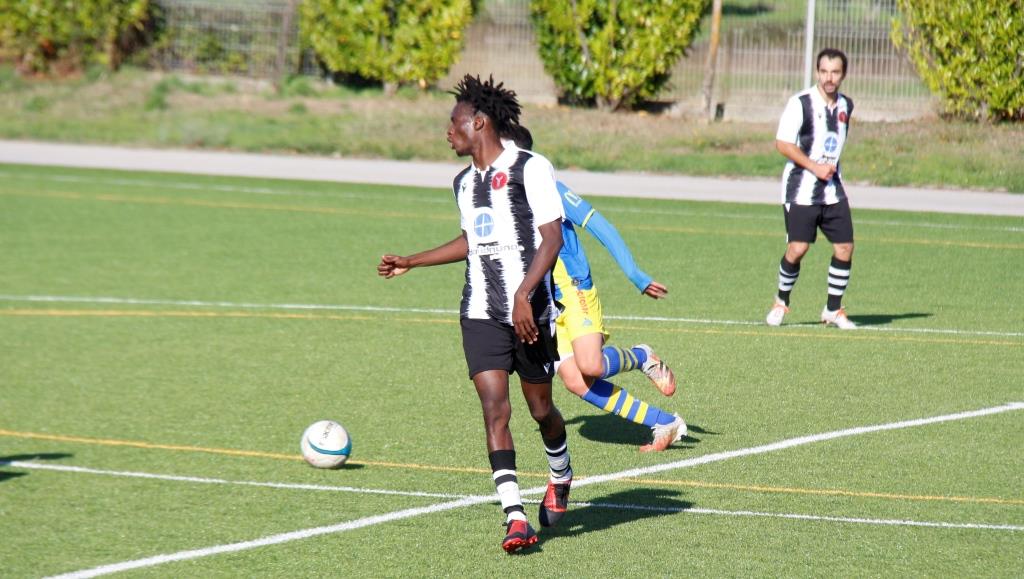 Futebol: Dérbi concelhio abre jornada 6 do campeonato distrital com baixas nas duas equipas
