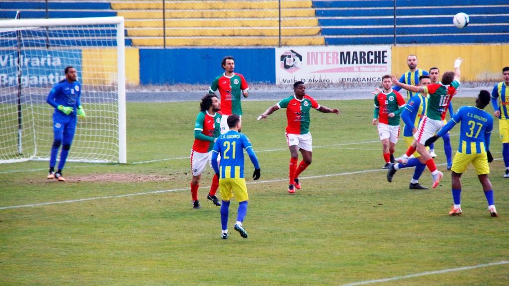 Bragança segura liderança em jornada de goleadas