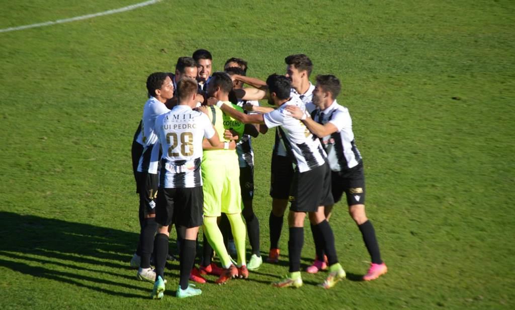 Futebol: Mirandela vai reforçar o plantel