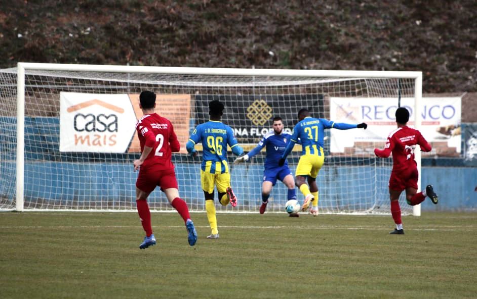 Bragança, Rebordelo e F.C. Vinhais seguem no pódio do campeonato