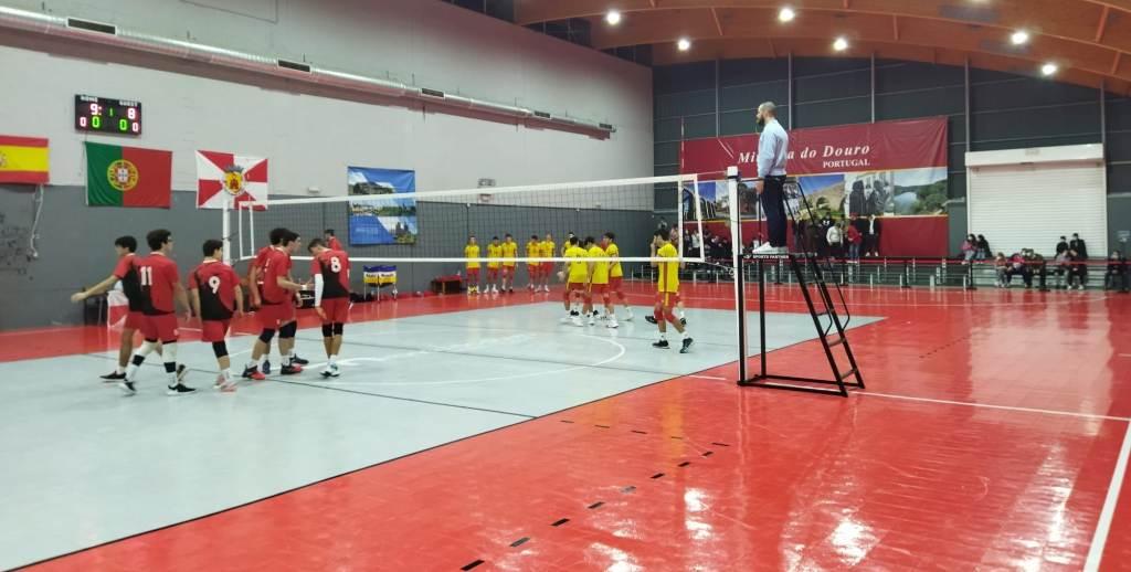 Voleibol: Selecção nacional sub-18 perde segundo jogo de preparação em Miranda do Douro