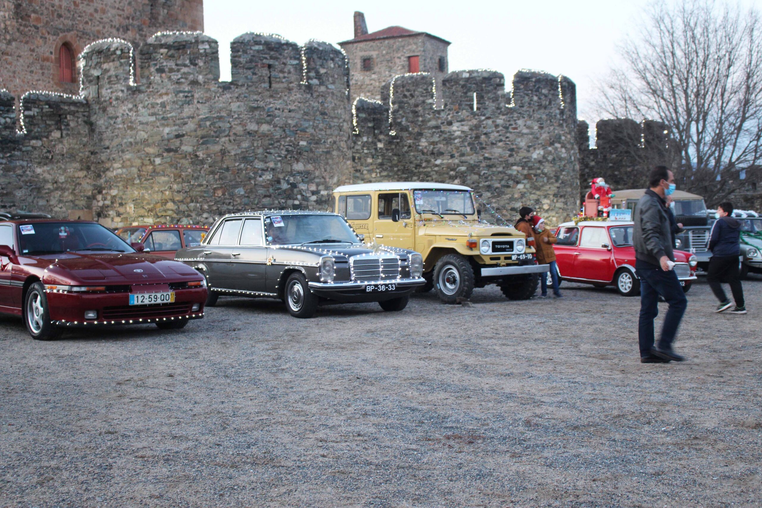 Desfile de carros clássicos espalhou cor, alegria e solidariedade por Bragança