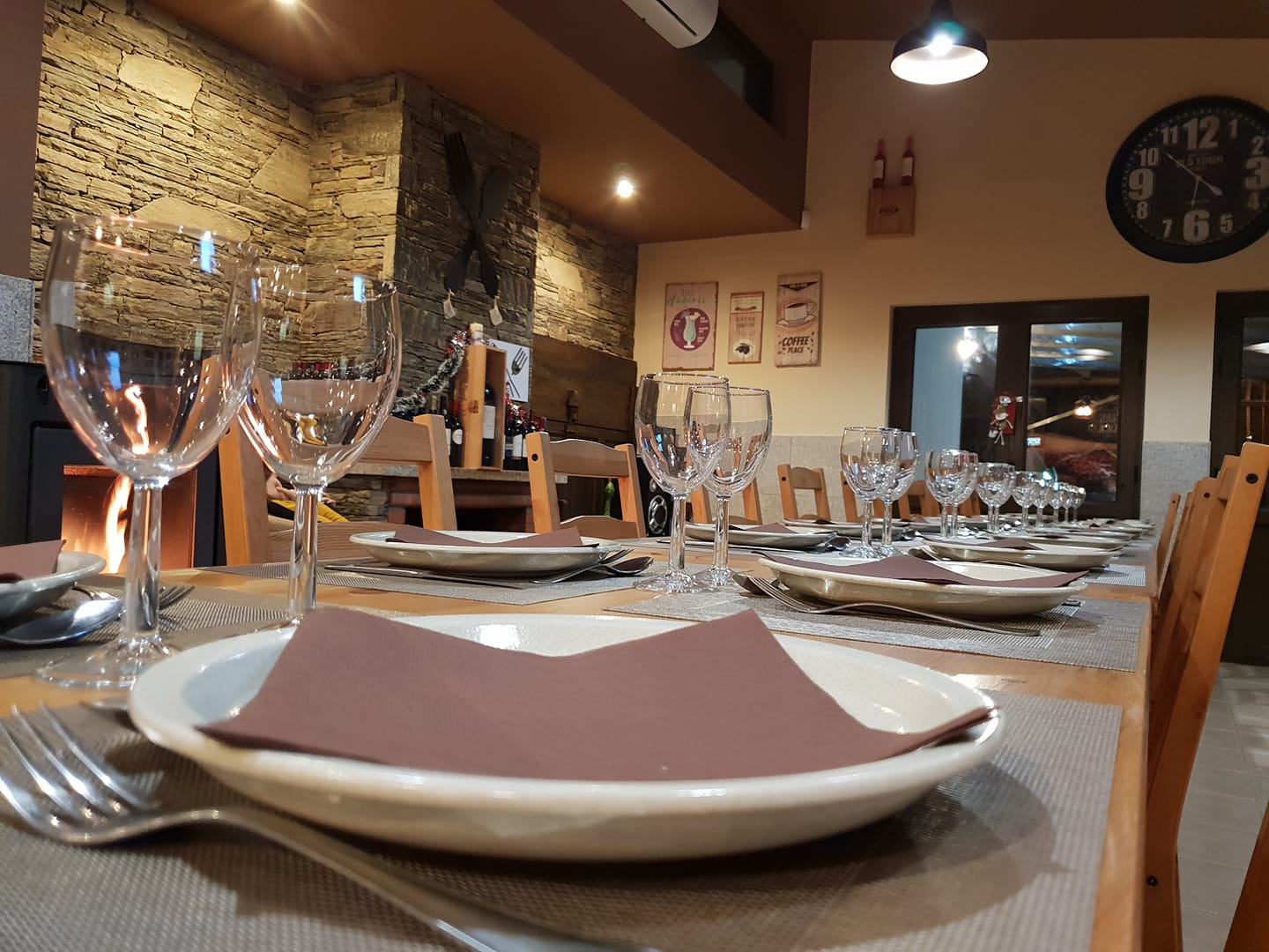 Restaurantes em Bragança vêem marcações de jantares de Natal a irem por água abaixo