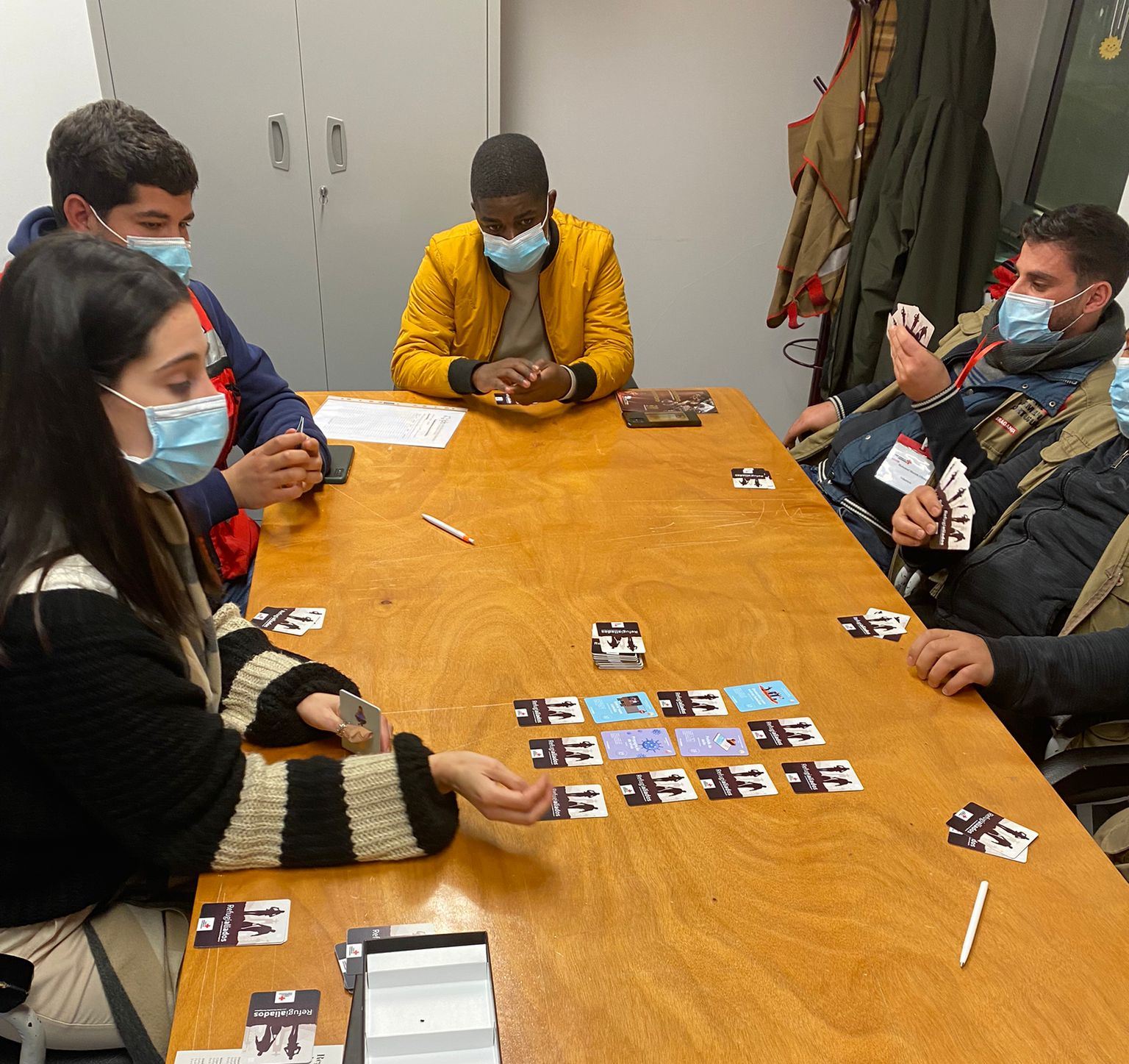 Cruz Vermelha de Bragança criou jogo de tabuleiro para sensibilizar jovens para a integração dos refugiados