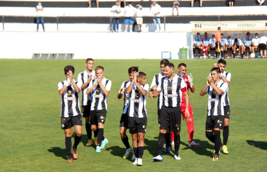 Futebol: Rafael Pinheiro não olha para a classificação e encara dérbi distrital com seriedade