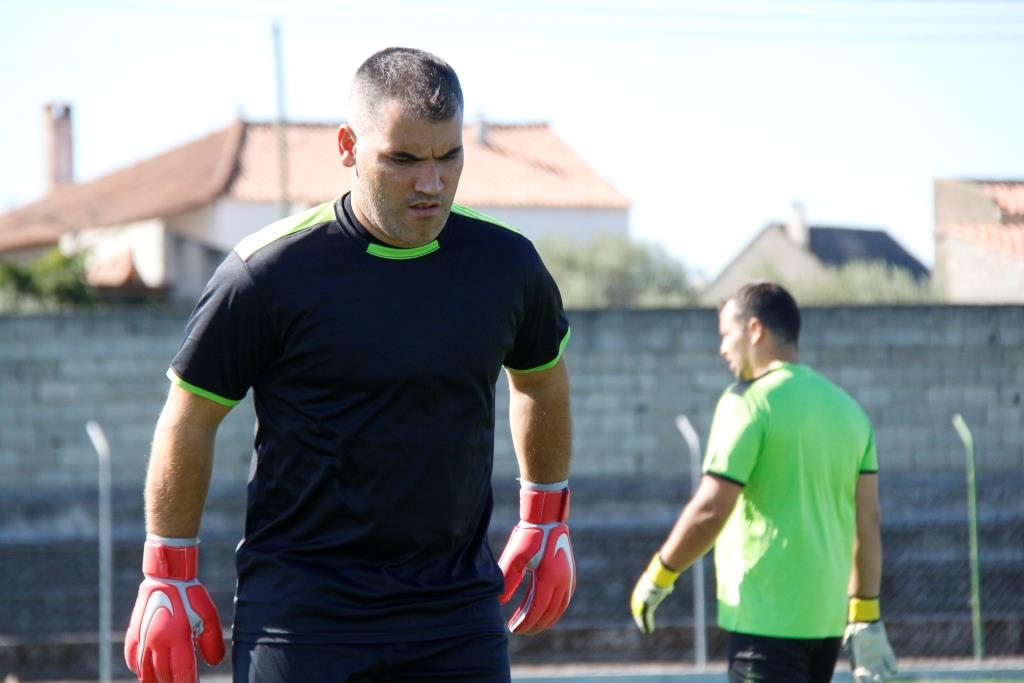 Futebol: Armando marca de baliza a baliza