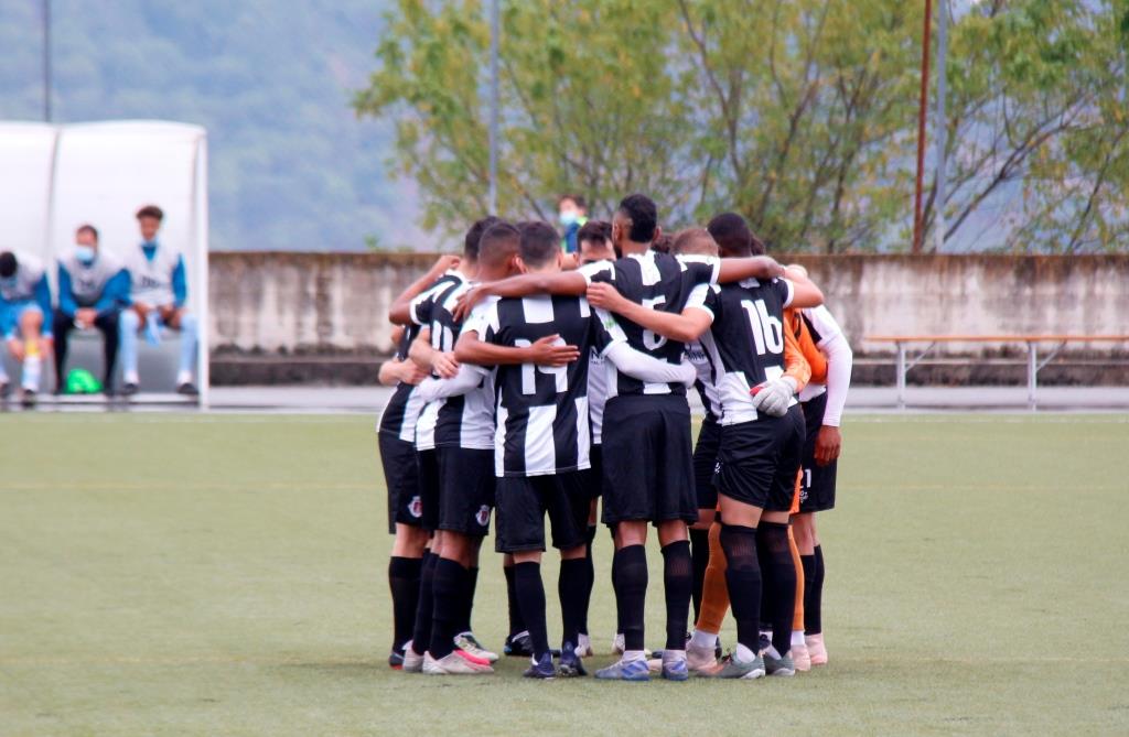 Futebol: F.C. Vinhais vai reforçar a defesa e o ataque para colmatar saídas de jogadores