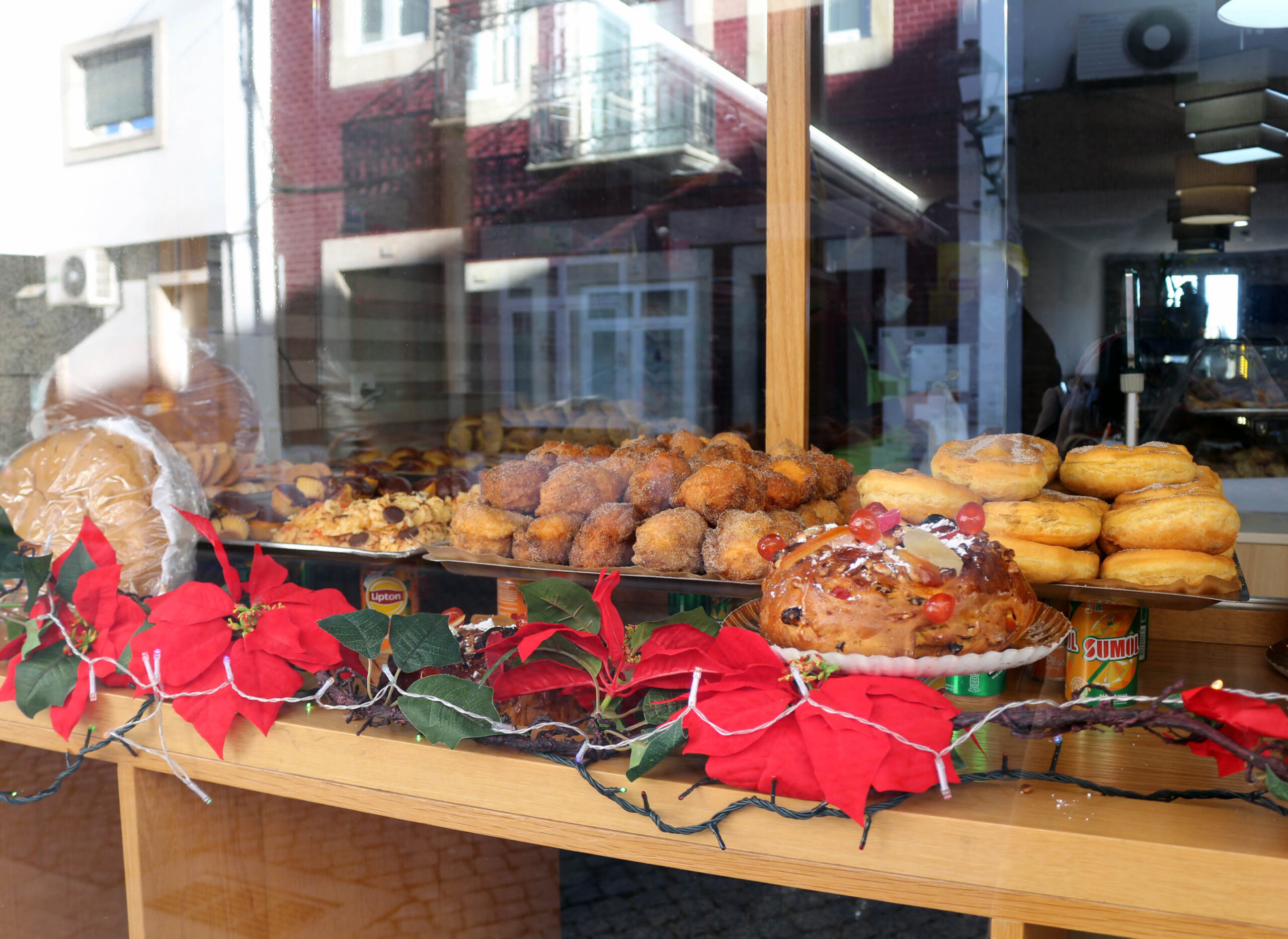 Brigantinos deixam encomendas e compras de doces de Natal para a última hora