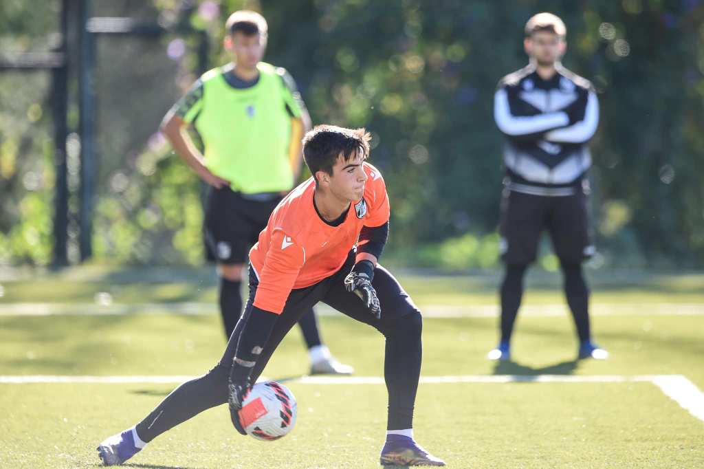 Tiago Gonçalves nos trabalhos do plantel principal do Vitória SC