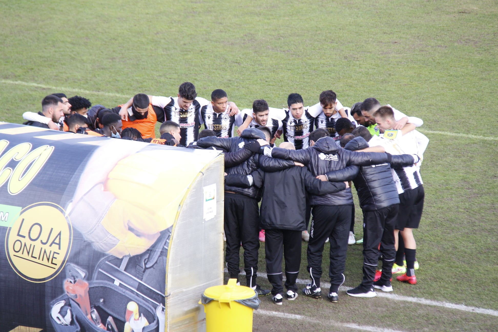 Futebol: Mirandela empata (0-0) em Santo Tirso mas mantém liderança