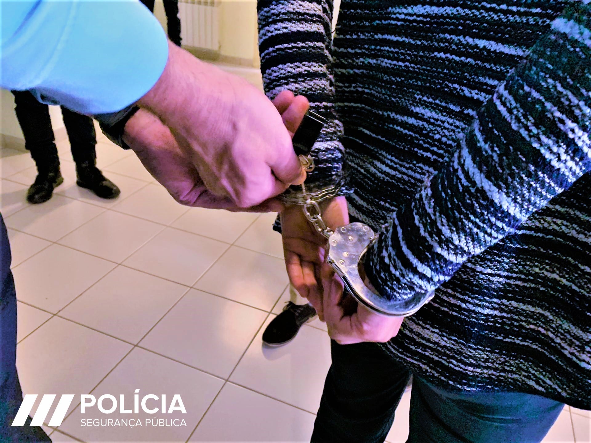 Homem detido em Mirandela por assediar sexualmente a funcionária