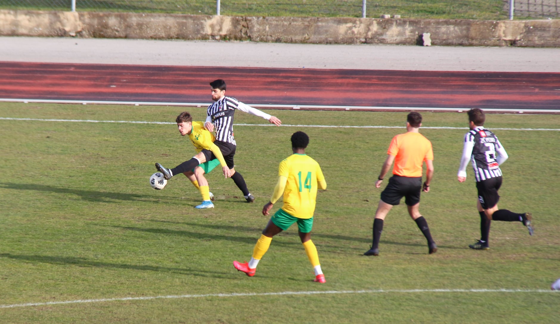 Futebol: Macedo defronta Berço sem David Carvalho e Kika que rescindiram