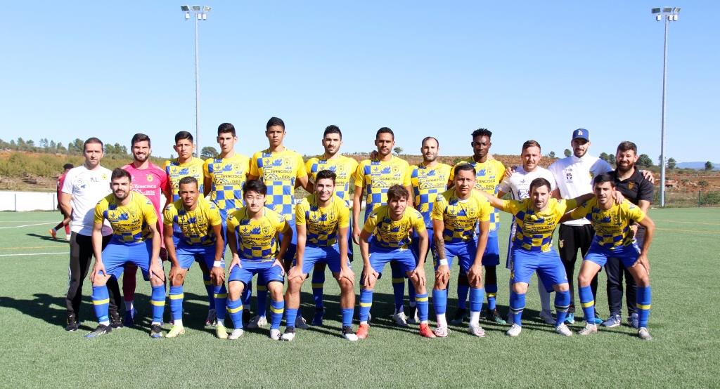 Futebol: Liderança sem euforias