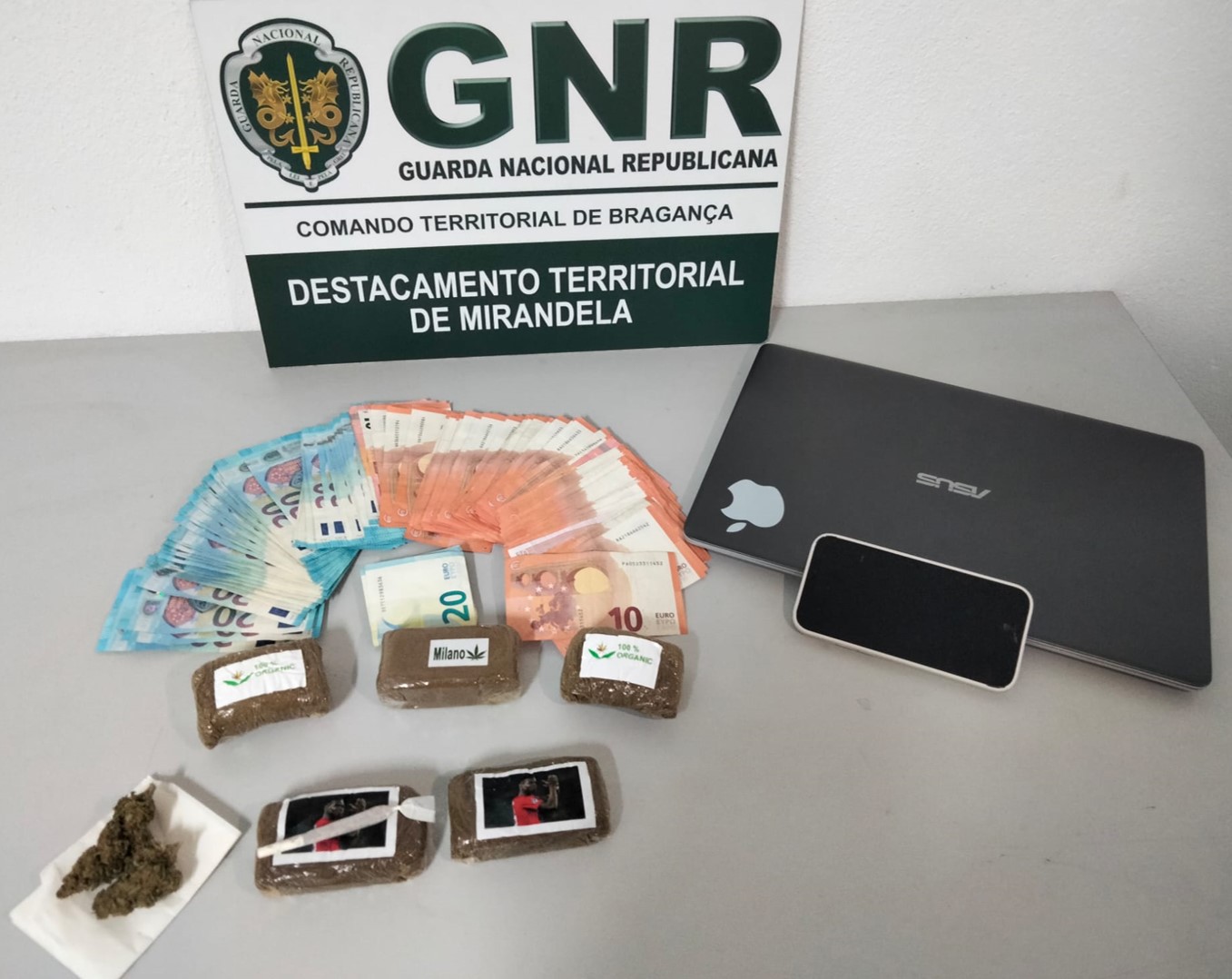Mil doses de haxixe apreendidas a homem detido em Mirandela