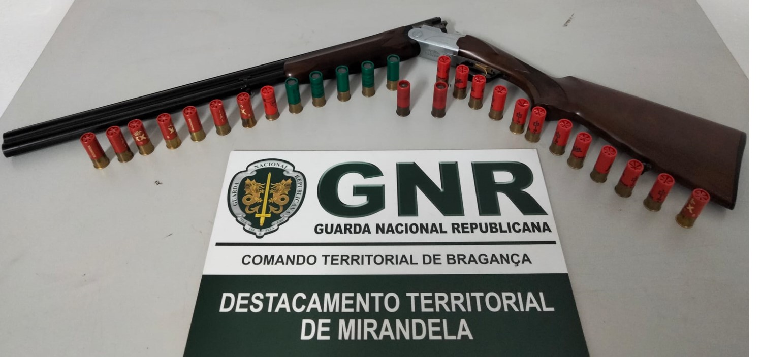 Homem detido por posse ilegal de arma de fogo e munições proibidas em Carrazeda de Ansiães